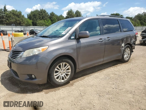 2013 Toyota Sienna XLE AAS z VIN 5TDYK3DC7DS405214, wystawiony jako Copart lot #62500205 z przebiegiem 182 468 mil mil oraz Szkoda całkowita • Salvage title. Historia ofert i sprzedaży dostępna na DreamBid. Obrazek 1.