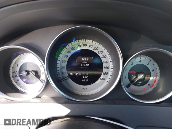 2013 Mercedes-Benz C 250 Sport z VIN WDDGF4HB8DR261166, wystawiony jako IAAI lot #41826220 z przebiegiem 67 660 mil mil oraz . Historia ofert i sprzedaży dostępna na DreamBid. Obrazek 7.