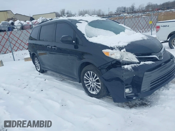 2019 Toyota Sienna XLE Auto Access Seat with VIN 5TDYZ3DC5KS967976, listed as a IAAI auction lot 41623525 with 83,527 mi miles. Bid and sale history available at carsss.com. Image 1.
