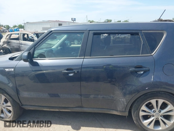 2016 Kia Soul + z VIN KNDJP3A50G7349026, wystawiony jako IAAI lot #42260782 z przebiegiem 63 913 mil mil oraz . Historia ofert i sprzedaży dostępna na DreamBid. Obrazek 14.