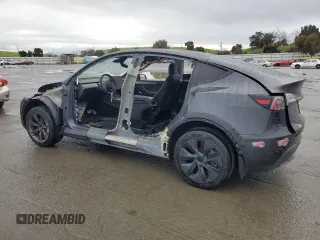 2024 Tesla Model Y with VIN 7SAYGDED6RF131193, listed as a Copart auction lot 47822735 with 10,007 mi miles and Salvage Title. Bid and sale history available at DreamBid. Image 2.