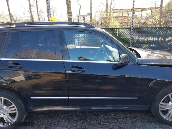 2014 Mercedes-Benz GLK-Class GLK 350 with VIN WDCGG5HB7EG232939, listed as a IAAI auction lot 41898550 with 128,356 mi miles. Bid and sale history available at carsss.com. Image 13.