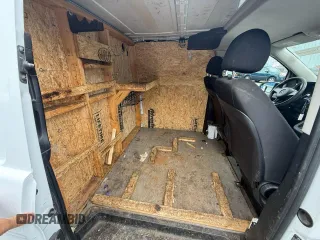 2016 Mercedes-Benz Metris Cargo z VIN WD3PG2EA6G3092872, wystawiony jako Copart lot #61676275 z przebiegiem 158 667 mil mil oraz Czysty tytuł • Clean title. Historia ofert i sprzedaży dostępna na DreamBid. Obrazek 9.