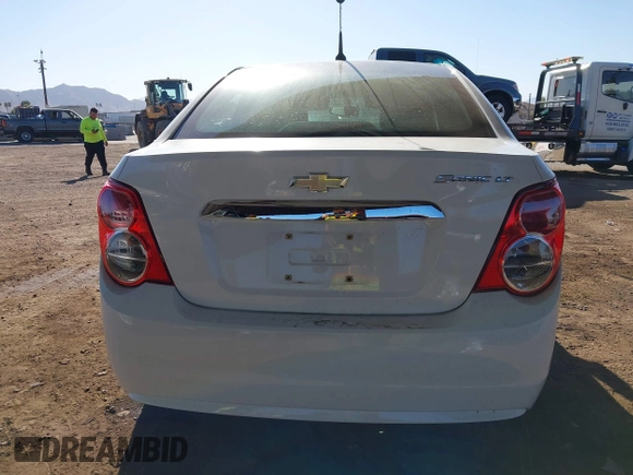 2014 Chevrolet Sonic LT z VIN 1G1JC5SH4E4171516, wystawiony jako IAAI lot #41163056 z przebiegiem 92 362 mil mil oraz . Historia ofert i sprzedaży dostępna na DreamBid. Obrazek 16.
