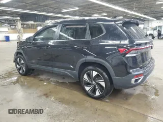2025 Volkswagen Taos SE z VIN 3VVUC7B22SM010711, wystawiony jako Copart lot #55577455 z przebiegiem 3019 mil mil oraz Tytuł czysty. Historia ofert i sprzedaży dostępna na DreamBid. Obrazek 2.
