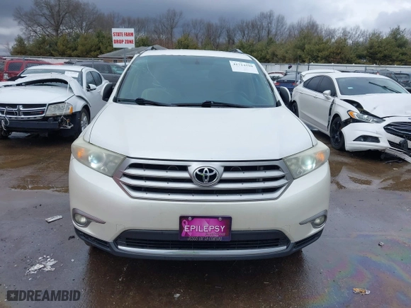2013 Toyota Highlander with VIN 5TDZK3EH0DS098788, listed as a IAAI auction lot 41714590 with 135,317 mi miles. Bid and sale history available at carsss.com. Image 12.