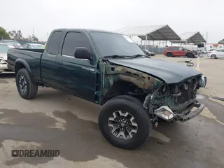 2001 Toyota Tacoma PreRunner z VIN 5TESM92N21Z732822, wystawiony jako IAAI lot #42427170 z przebiegiem 427 025 mil mil oraz . Historia ofert i sprzedaży dostępna na DreamBid. Obrazek 1.