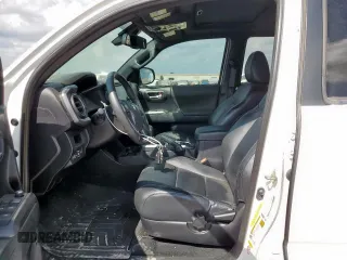 2018 Toyota Tacoma SR z VIN 3TMCZ5AN0JM178886, wystawiony jako Copart lot #56330495 z przebiegiem 71 962 mil mil oraz Szkoda całkowita • Salvage title. Historia ofert i sprzedaży dostępna na DreamBid. Obrazek 7.