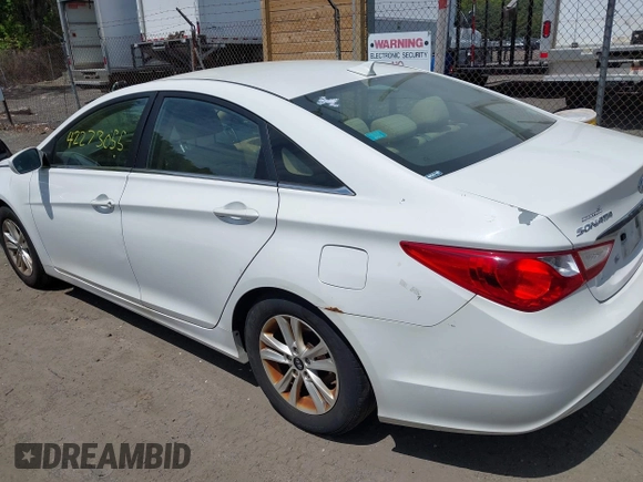 2013 Hyundai Sonata GLS z VIN 5NPEB4ACXDH698593, wystawiony jako IAAI lot #42273055 z przebiegiem 198 516 mil mil oraz . Historia ofert i sprzedaży dostępna na DreamBid. Obrazek 3.