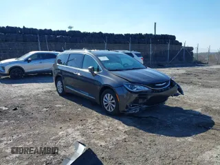 2018 Chrysler Pacifica Touring L z VIN 2C4RC1BG4JR354500, wystawiony jako IAAI lot #41770558 z przebiegiem 69 385 mil mil oraz . Historia ofert i sprzedaży dostępna na DreamBid. Obrazek 1.