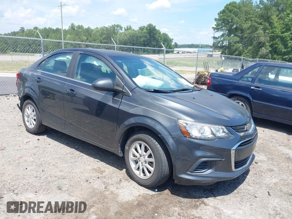 2017 Chevrolet Sonic LT z VIN 1G1JD5SB6H4154391, wystawiony jako IAAI lot #42581620 z przebiegiem 83 073 mil mil oraz . Historia ofert i sprzedaży dostępna na DreamBid. Obrazek 1.