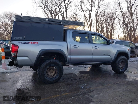 2017 Toyota Tacoma SR5 z VIN 3TMCZ5AN3HM045386, wystawiony jako IAAI lot #41330487 z przebiegiem 140 867 mil mil oraz . Historia ofert i sprzedaży dostępna na DreamBid. Obrazek 14.