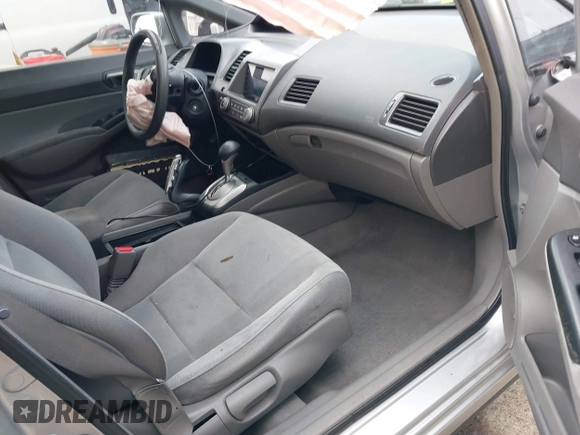 2008 Honda Civic LX z VIN 2HGFA16588H347830, wystawiony jako IAAI lot #41544521 z przebiegiem 175 166 mil mil oraz . Historia ofert i sprzedaży dostępna na DreamBid. Obrazek 5.