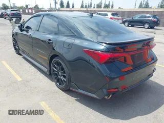 2021 Toyota Avalon TRD z VIN 4T1FZ1FBXMU070548, wystawiony jako IAAI lot #42162876 z przebiegiem 46 709 mil mil oraz . Historia ofert i sprzedaży dostępna na DreamBid. Obrazek 3.