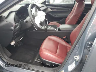 2023 Mazda 3 S Carbon Edition z VIN 3MZBPACM2PM377006, wystawiony jako Copart lot #85168304 z przebiegiem 20 920 mil mil oraz Szkoda całkowita • Salvage title. Historia ofert i sprzedaży dostępna na DreamBid. Obrazek 7.