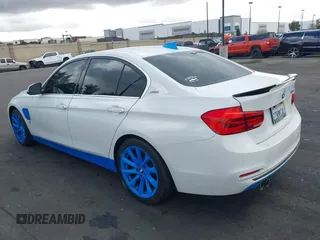 2017 BMW 3 Series 330e iPerformance with VIN WBA8E1C51HK895223, listed as a IAAI auction lot 41492625 with 116,486 mi miles. Bid and sale history available at carsss.com. Image 14.