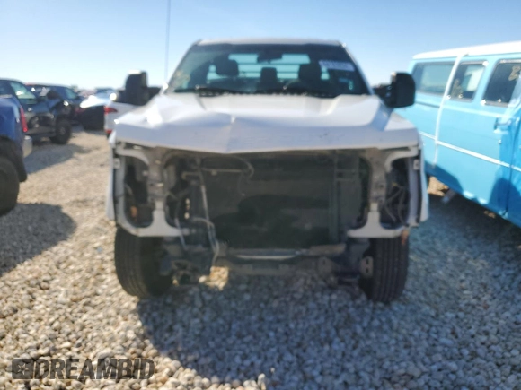 2018 Ford Super Duty F-250 SRW XL with VIN 1FDBF2B60JEC06830, listed as a Copart auction lot 84163034 with 123,540 mi miles and Salvage Title. Bid and sale history available at carsss.com. Image 5.