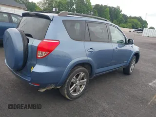 2008 Toyota RAV4 Sport z VIN JTMZK32V086010905, wystawiony jako IAAI lot #42219076 z przebiegiem 178 841 mil mil oraz . Historia ofert i sprzedaży dostępna na DreamBid. Obrazek 4.