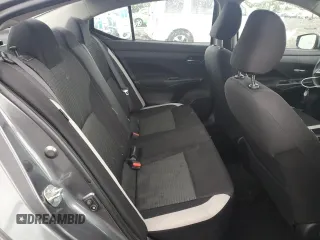 2021 Nissan Versa SV z VIN 3N1CN8EV7ML821786, wystawiony jako Copart lot #56646685 z przebiegiem 73 121 mil mil oraz Szkoda całkowita • Salvage title. Historia ofert i sprzedaży dostępna na DreamBid. Obrazek 10.