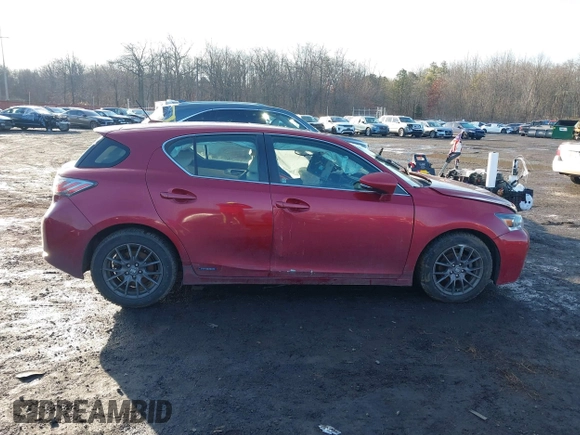 2012 Lexus CT 200h z VIN JTHKD5BH6C2094597, wystawiony jako IAAI lot #41519462 z przebiegiem 100 783 mil mil oraz . Historia ofert i sprzedaży dostępna na DreamBid. Obrazek 13.