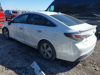 2017 Hyundai Sonata Hybrid Limited with VIN KMHE34L38HA069417, listed as a IAAI auction lot 41699882 with 140,743 mi miles. Bid and sale history available at carsss.com. Image 3.