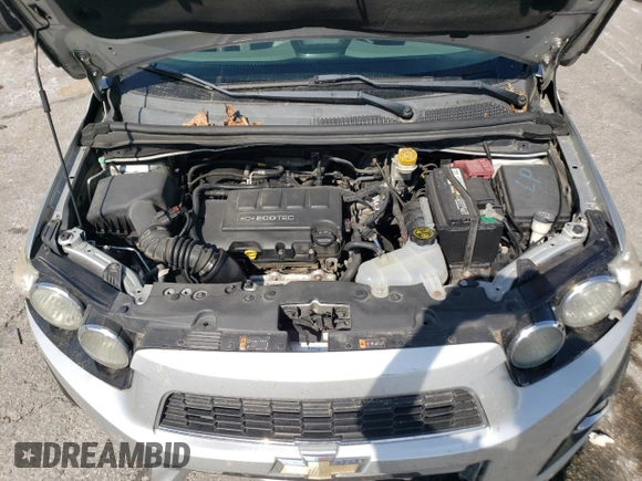 2014 Chevrolet Sonic LTZ z VIN 1G1JE5SB6E4215697, wystawiony jako Copart lot #70820024 z przebiegiem 166 414 mil mil oraz Szkoda całkowita • Salvage title. Historia ofert i sprzedaży dostępna na DreamBid. Obrazek 11.