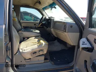 2002 Chevrolet Suburban LS with VIN 3GNEC16Z62G198727, listed as a IAAI auction lot 41843171 with 342,212 mi miles. Bid and sale history available at carsss.com. Image 5.