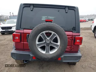 2021 Jeep Wrangler Unlimited Sahara z VIN 1C4HJXEG3MW720572, wystawiony jako IAAI lot #41899645 z przebiegiem 43 097 mil mil oraz . Historia ofert i sprzedaży dostępna na DreamBid. Obrazek 16.