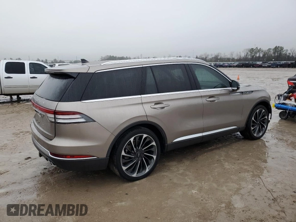2021 Lincoln Aviator Reserve with VIN 5LM5J7WC4MGL17718, listed as a Copart auction lot 43180165 with 68,596 mi miles and Clean title. Bid and sale history available at DreamBid. Image 3.