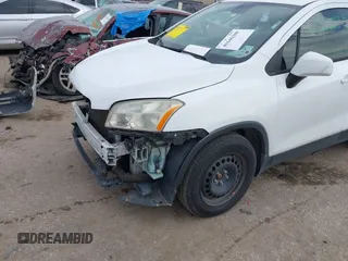 2015 Chevrolet Trax LS with VIN KL7CJKSB8FB087564, listed as a IAAI auction lot 41646208 with 179,335 mi miles. Bid and sale history available at carsss.com. Image 6.