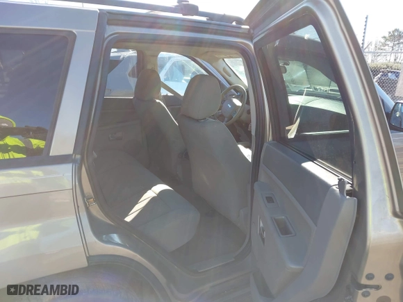 2006 Jeep Grand Cherokee Laredo with VIN 1J4GS48KX6C193586, listed as a IAAI auction lot 41260951 with 215,429 mi miles. Bid and sale history available at carsss.com. Image 8.