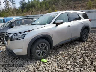 2023 Nissan Pathfinder SV z VIN 5N1DR3BC8PC243303, wystawiony jako Copart lot #45817675 z przebiegiem 48 288 mil mil oraz Szkody całkowita. Historia ofert i sprzedaży dostępna na DreamBid. Obrazek 1.