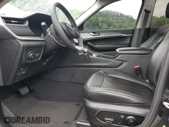 2024 Jeep Grand Cherokee Limited with VIN 1C4RJKBG6R8917453, listed as a Copart auction lot 61802885 with 18,544 mi miles and Salvage title. Bid and sale history available at DreamBid. Image 7.