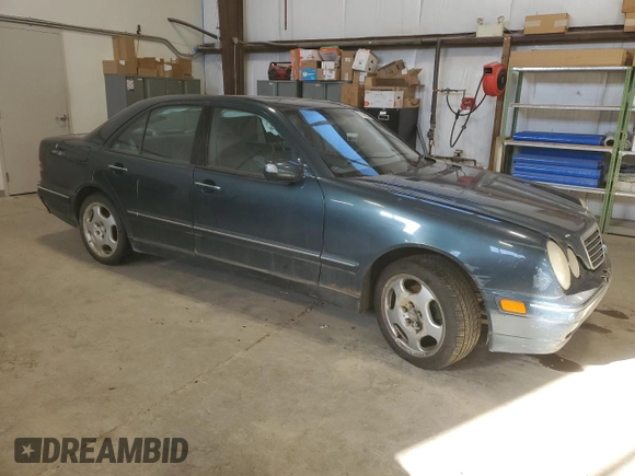2000 Mercedes-Benz E-Class AWD with VIN WDBJF82G4YX027683, listed as a Copart auction lot 77146524 with 228,654 mi miles and Clean Title. Bid and sale history available at carsss.com. Image 4.
