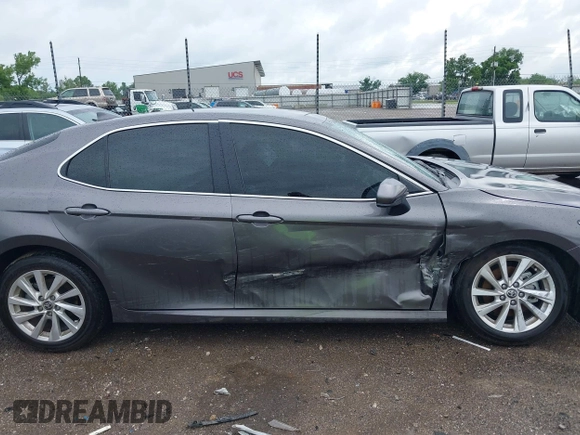 2024 Toyota Camry LE z VIN 4T1C11AK2RU879602, wystawiony jako IAAI lot #42162353 z przebiegiem 6 185 mil mil oraz . Historia ofert i sprzedaży dostępna na DreamBid. Obrazek 12.