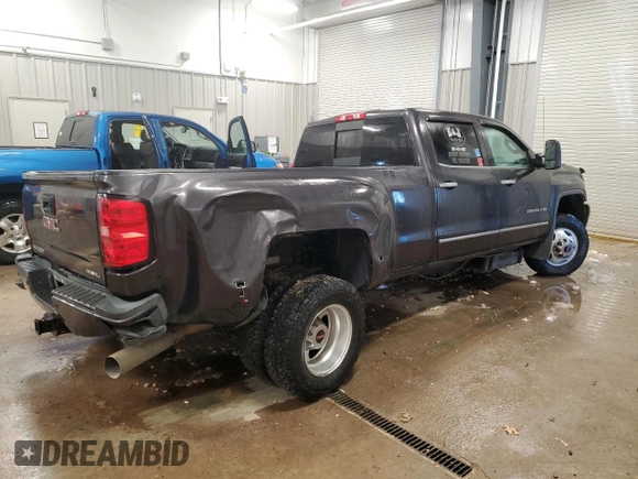 2015 GMC Sierra 3500HD Denali z VIN 1GT424E82FF125315, wystawiony jako Copart lot #79726484 z przebiegiem 147 731 mil mil oraz Czysty tytuł • Clean title. Historia ofert i sprzedaży dostępna na DreamBid. Obrazek 3.