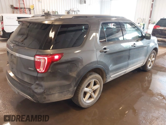 2017 Ford Explorer XLT z VIN 1FM5K8D80HGD83712, wystawiony jako IAAI lot #42442129 z przebiegiem 196 825 mil mil oraz . Historia ofert i sprzedaży dostępna na DreamBid. Obrazek 4.