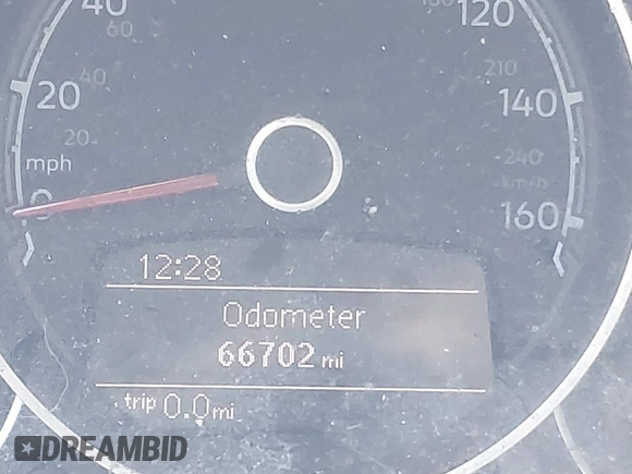2018 Volkswagen Beetle S z VIN 3VWFD7ATXJM711734, wystawiony jako IAAI lot #41704497 z przebiegiem 66 702 mil mil oraz . Historia ofert i sprzedaży dostępna na DreamBid. Obrazek 15.