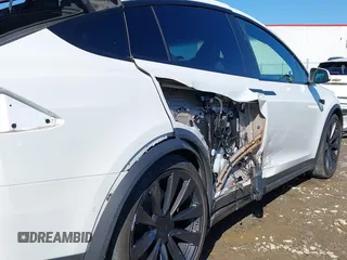 2022 Tesla Model X Plaid z VIN 7SAXCBE64NF352928, wystawiony jako IAAI lot #41406070 z przebiegiem 38 175 mil mil oraz . Historia ofert i sprzedaży dostępna na DreamBid. Obrazek 23.