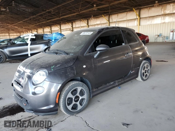 2017 FIAT 500e z VIN 3C3CFFGE0HT625145, wystawiony jako Copart lot #88470145 z przebiegiem 43 598 mil mil oraz Szkoda całkowita • Salvage title. Historia ofert i sprzedaży dostępna na DreamBid. Obrazek 1.
