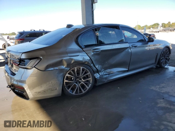 2022 BMW 7 Series 750i xDrive z VIN WBA7U2C01NCK62283, wystawiony jako Copart lot #83007534 z przebiegiem Nie podano mil oraz Szkoda całkowita • Salvage title. Historia ofert i sprzedaży dostępna na DreamBid. Obrazek 3.