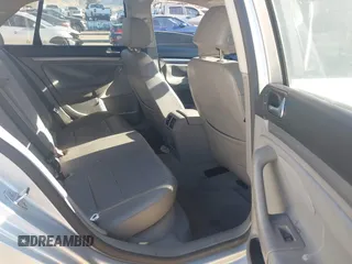 2006 Volkswagen Jetta 2.5L z VIN 3VWRF71K56M703871, wystawiony jako IAAI lot #41667114 z przebiegiem 119 569 mil mil oraz . Historia ofert i sprzedaży dostępna na DreamBid. Obrazek 8.