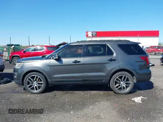 2016 Ford Explorer Sport z VIN 1FM5K8GT7GGA34450, wystawiony jako IAAI lot #41971515 z przebiegiem 197 837 mil mil oraz . Historia ofert i sprzedaży dostępna na DreamBid. Obrazek 14.