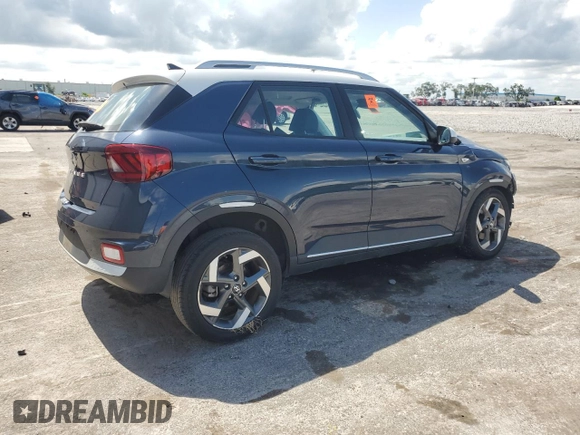2021 Hyundai Venue Denim z VIN KMHRC8A35MU083019, wystawiony jako Copart lot #61023235 z przebiegiem Nie podano mil oraz Nie do naprawy • Non repairable. Historia ofert i sprzedaży dostępna na DreamBid. Obrazek 3.