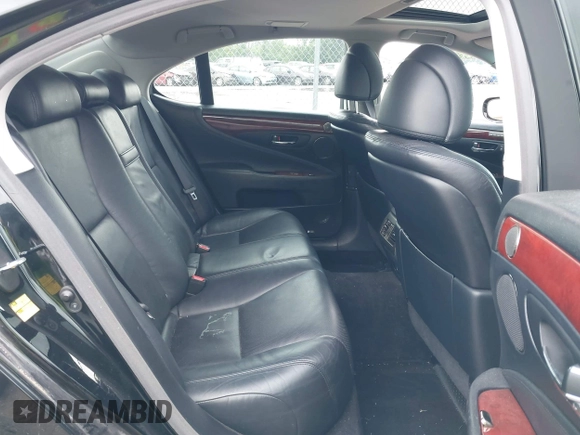 2010 Lexus LS 460 z VIN JTHCL5EF5A5005714, wystawiony jako IAAI lot #42616045 z przebiegiem 101 834 mil mil oraz . Historia ofert i sprzedaży dostępna na DreamBid. Obrazek 8.