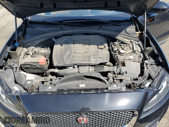 2018 Jaguar F-Pace 25t Premium z VIN SADCJ2FX9JA282892, wystawiony jako Copart lot #53068225 z przebiegiem 75 182 mil mil oraz Szkoda całkowita • Salvage title. Historia ofert i sprzedaży dostępna na DreamBid. Obrazek 12.