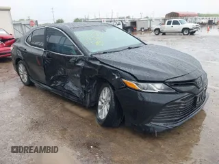 2019 Toyota Camry LE z VIN 4T1B11HK1KU714583, wystawiony jako IAAI lot #41891561 z przebiegiem 81 650 mil mil oraz . Historia ofert i sprzedaży dostępna na DreamBid. Obrazek 1.