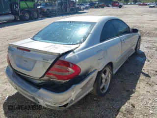 2004 Mercedes-Benz CLK-Class 5.0L with VIN WDBTJ75J54F076383, listed as a IAAI auction lot 41625538 with 160,585 mi miles. Bid and sale history available at carsss.com. Image 4.
