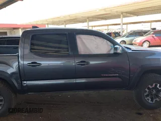 2022 Toyota Tacoma SR z VIN 3TYCZ5AN1NT062445, wystawiony jako IAAI lot #41967336 z przebiegiem Nie podano mil oraz . Historia ofert i sprzedaży dostępna na DreamBid. Obrazek 13.