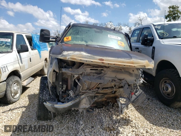 2011 GMC Sierra 2500HD SLE z VIN 1GT120C88BF155136, wystawiony jako Copart lot #68786234 z przebiegiem Nie podano mil oraz Szkoda całkowita • Salvage title. Historia ofert i sprzedaży dostępna na DreamBid. Obrazek 5.